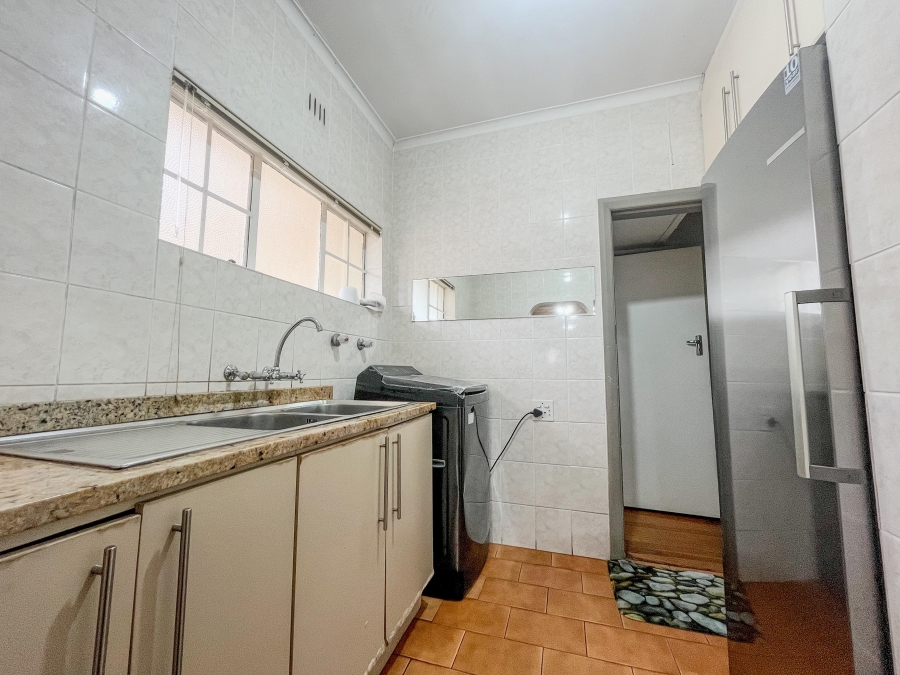 To Let 4 Bedroom Property for Rent in Pinelands Western Cape